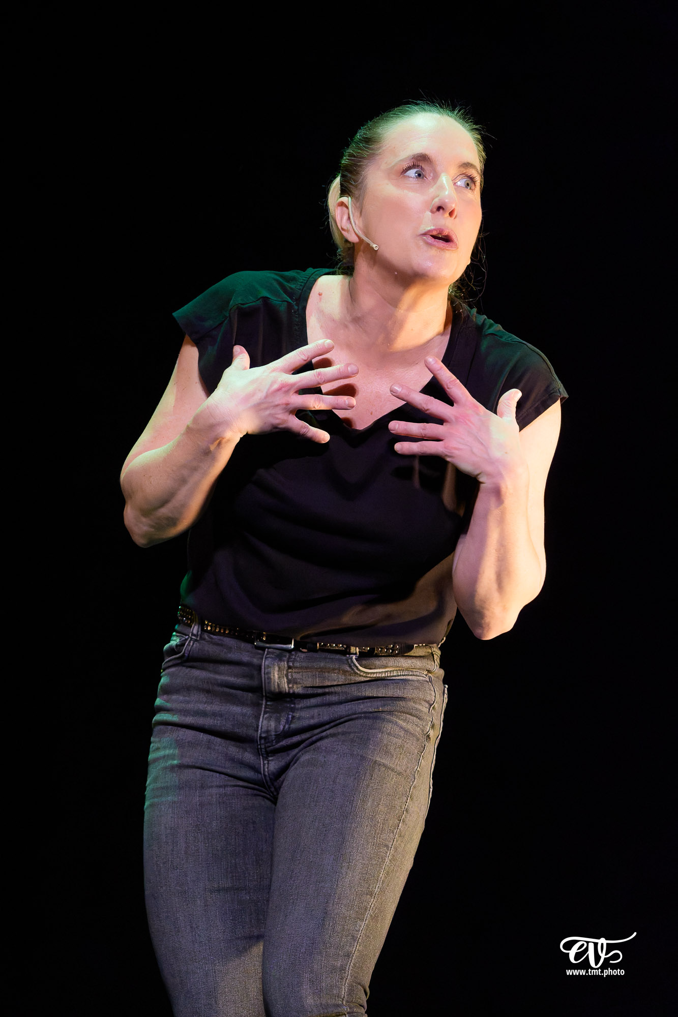 LES CHATOUILLES OU LA DANSE DE LA COLÈRE (ANDRÉA BESCOND)